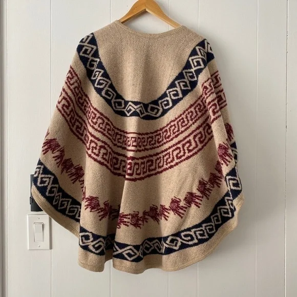 𝅺SOFT cape shawl poncho with elephant design - Picture 3 of 7